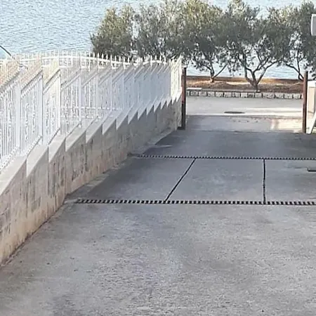 Simun - 15m From Beach Apartment Trogir