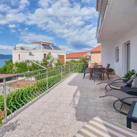Apartment Simun - 15m From Beach Trogir
